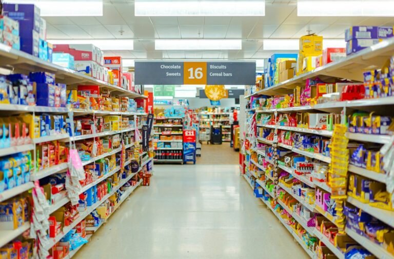 Supermarket shelves and consumer prices